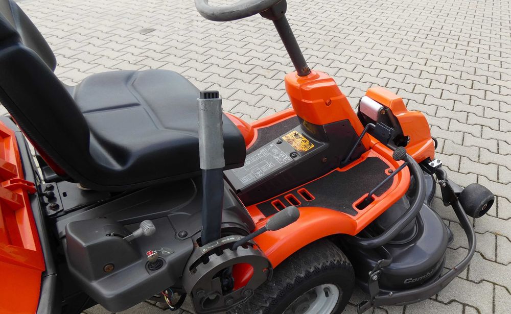 Traktorek kosiarka Husqvarna Rider R175 AWD 4x4 B&S  (260808.4) Baras