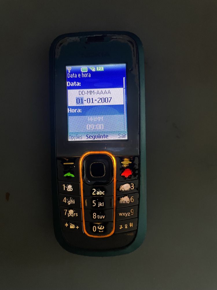 Telemovel Nokia 2600 com carregador original
