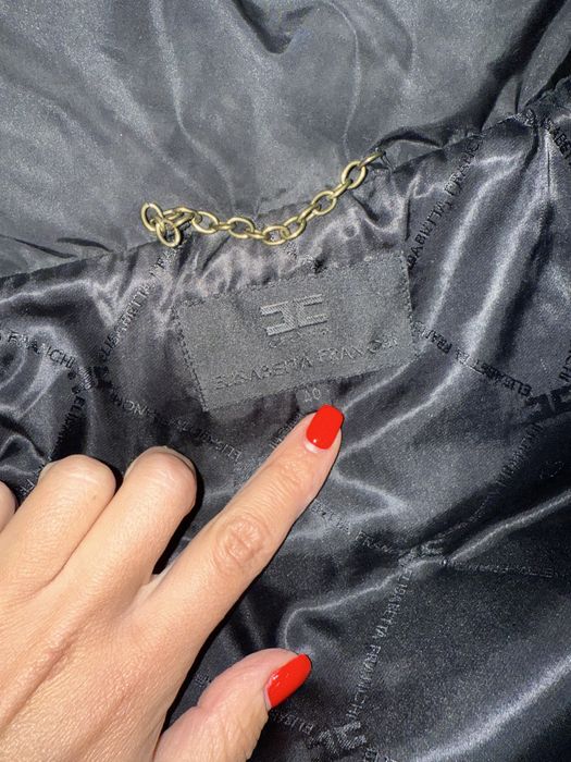 Куртка зимняя продам черная натуральный мех енот