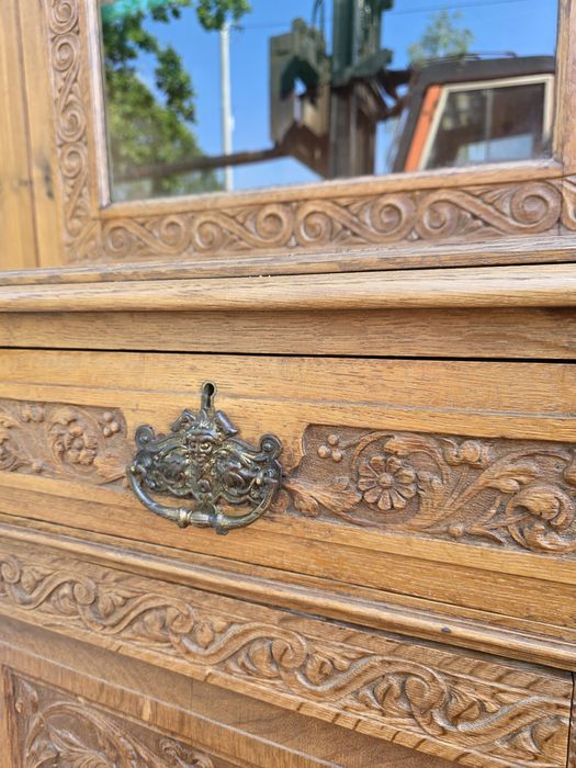 Neorenesansowy rzeźbiony kredens witryna jasna dąb #1932 Stylowy Węgró