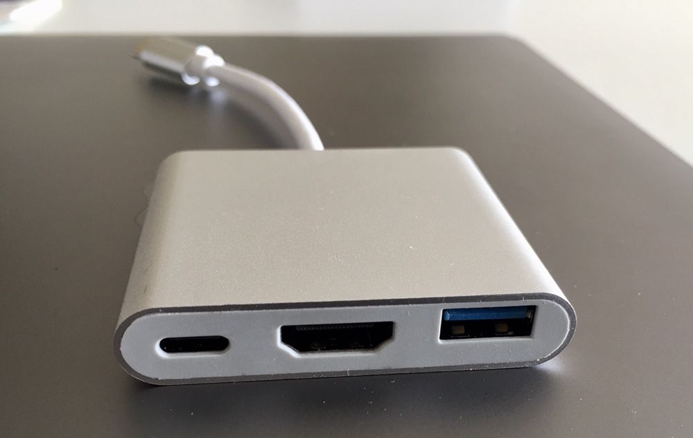 Adaptador USB-C para HDMI e USB