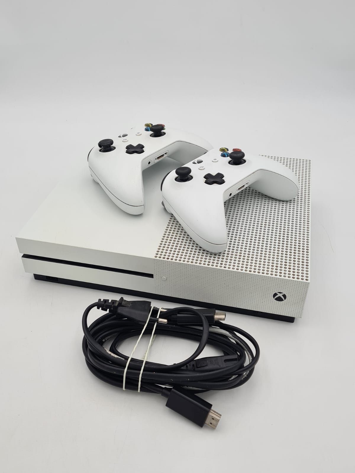 Konsola Xbox One S 1TB 1681 opis