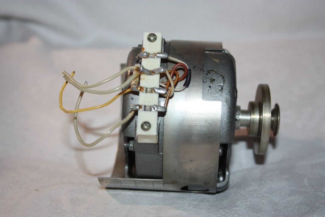 Электродвигатель мотор от магнитофона