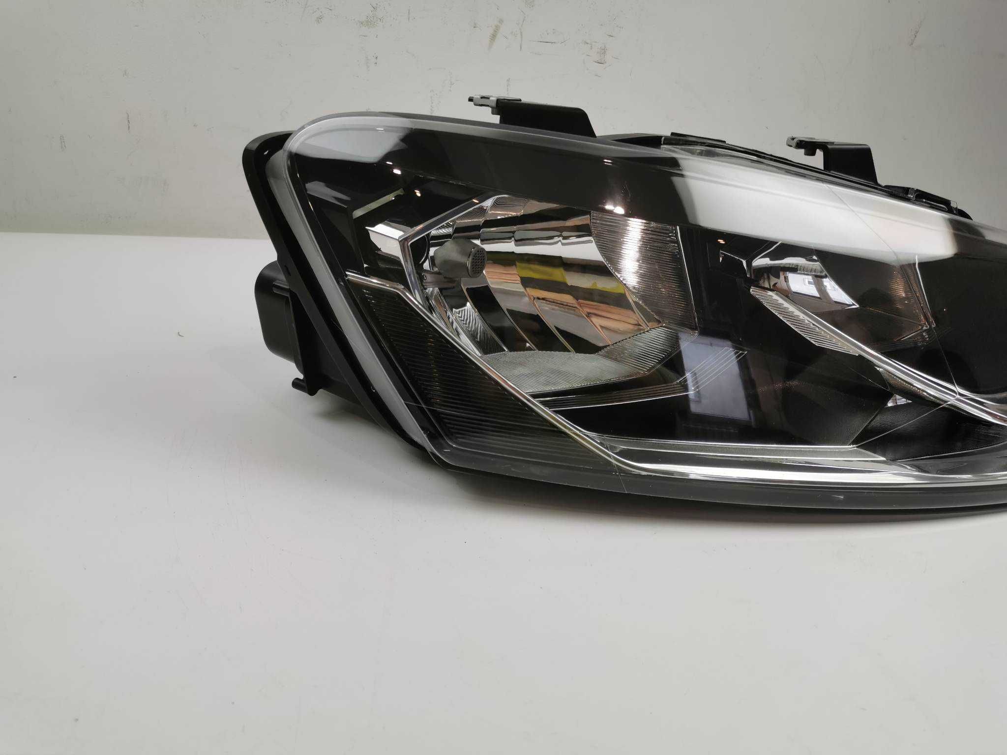 TYC  Lampa Prawa VW Polo V 5