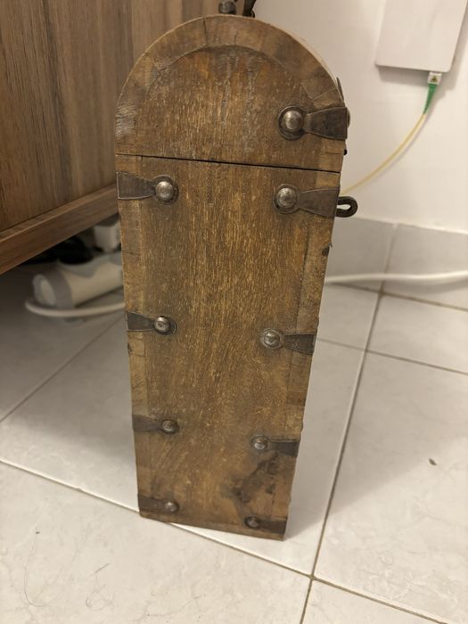 Caixa antiga de madeira