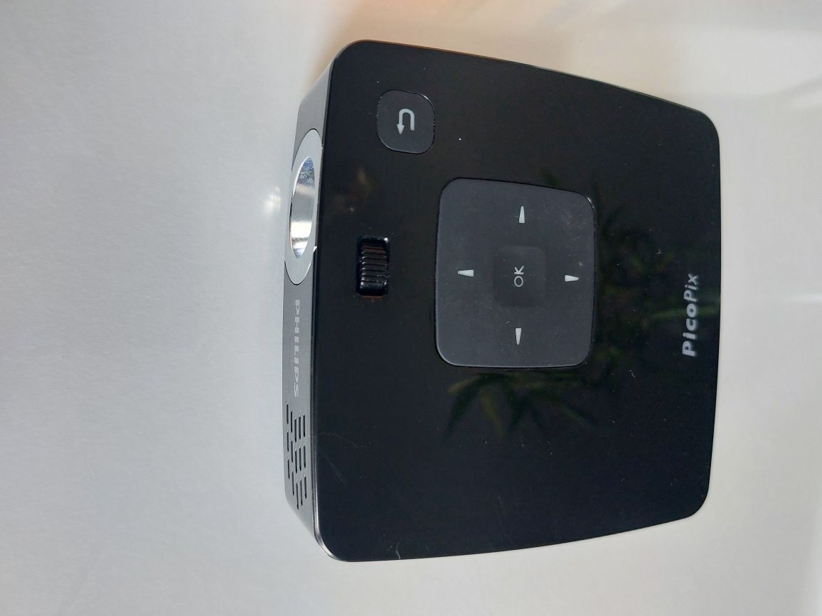 Projector Philips PicoPix de 80 lumens, impecável