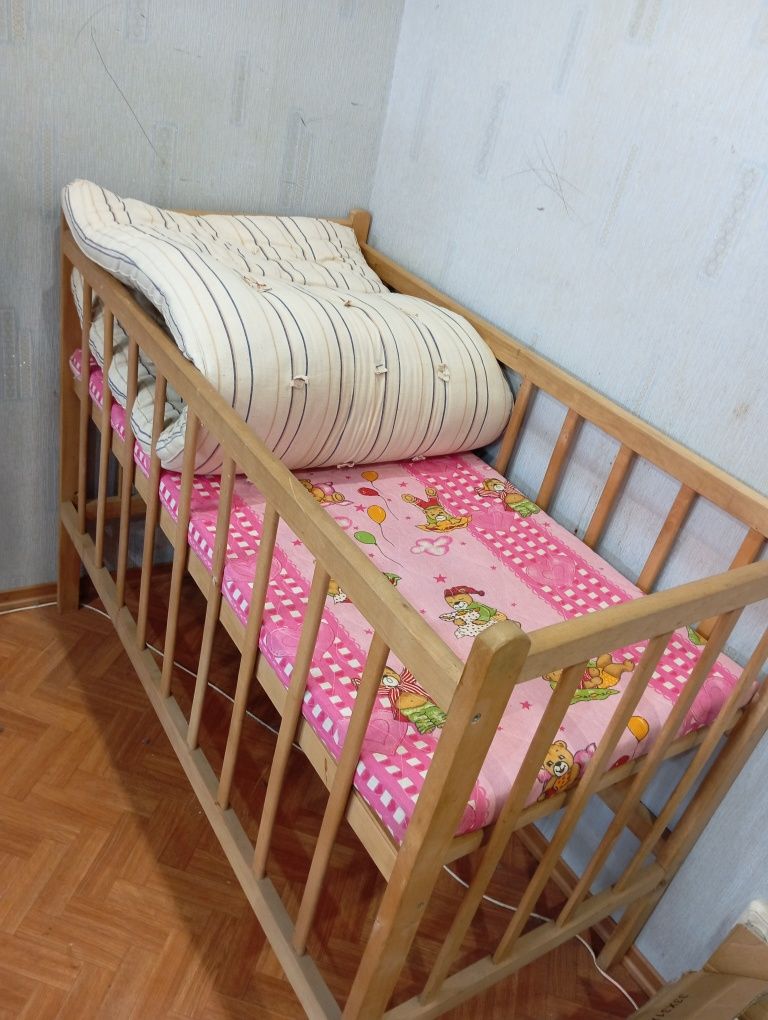 Продам детскую кроватку в новому состоянии