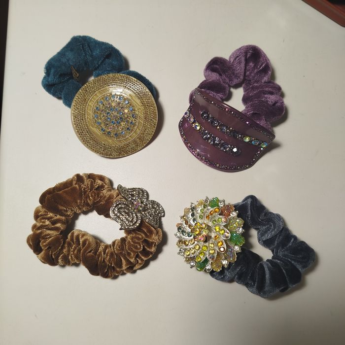 Резинки с украшением/брошью для волос