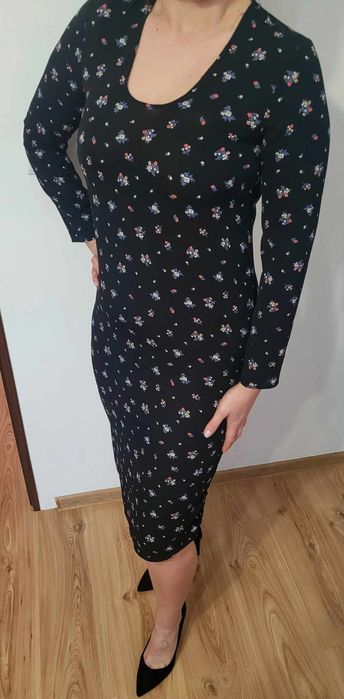 Śliczna sukienka midi z długimi rękawami w print delikatne kwiaty