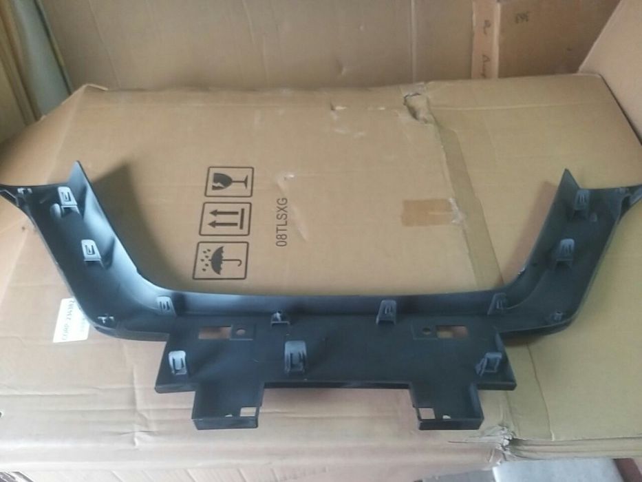 Птичка T32.  Nissan Rogue накладка бампера. Птиця Xtrail т32