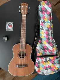 ukulele wraz z pokrowcem