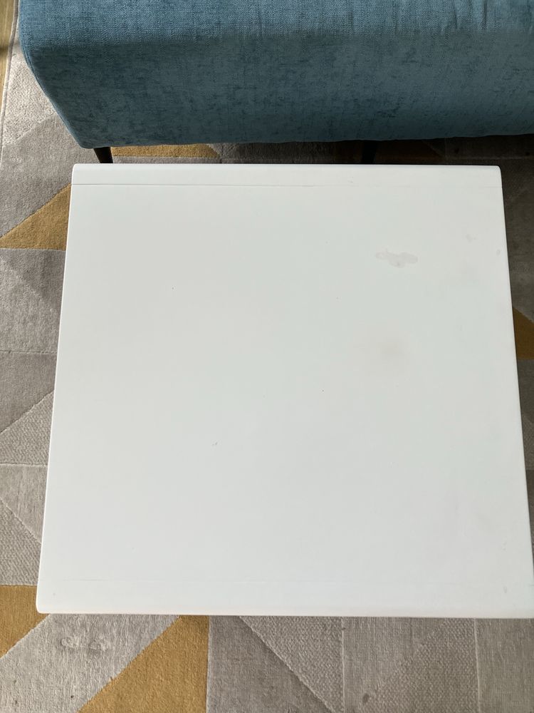 Mesa de apoio com arrumação