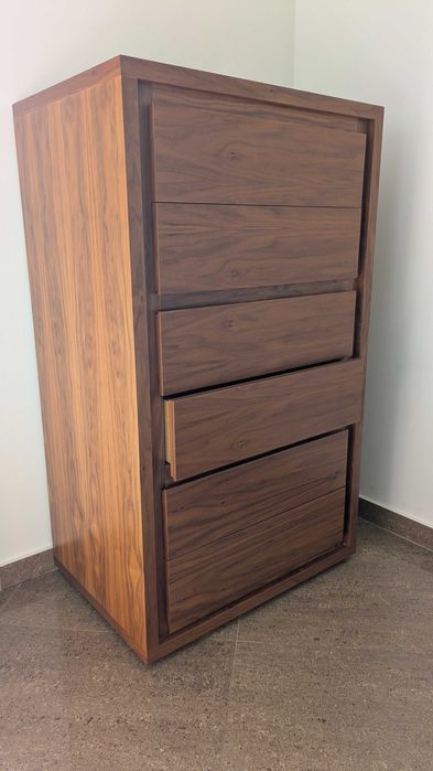 Camiseiro moderno em madeira – excelente estado, gavetas forradas