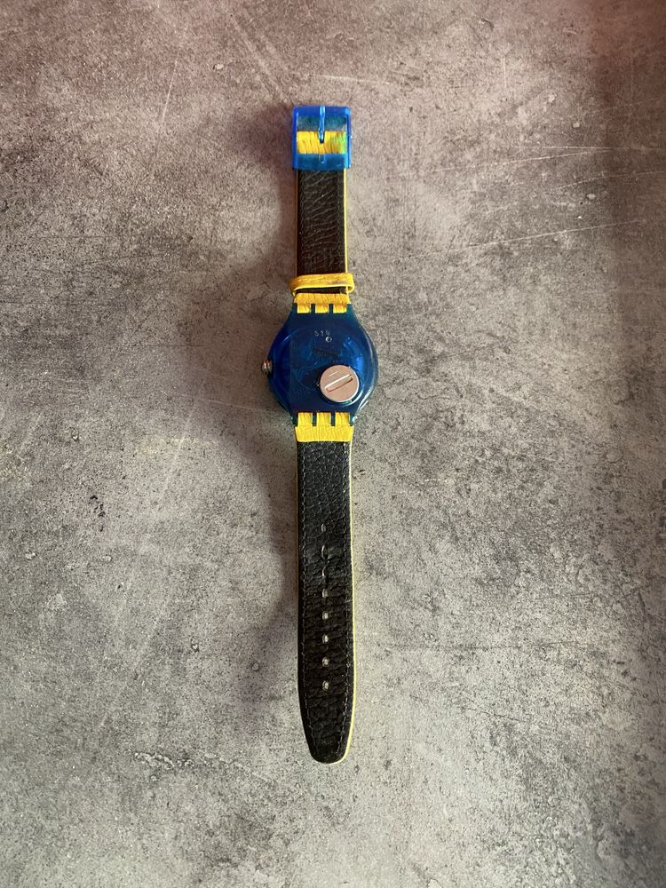 Relogio swatch bracelete em pele