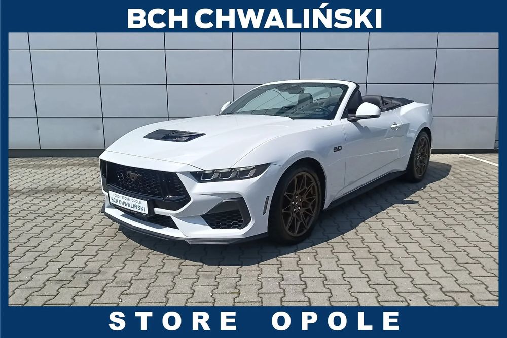 Ford Mustang adaptacyjne zawieszenie; wentylowane fotele; aktywny tempomat V8