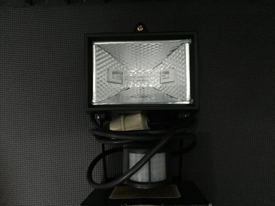 Sensor de movimento com luz