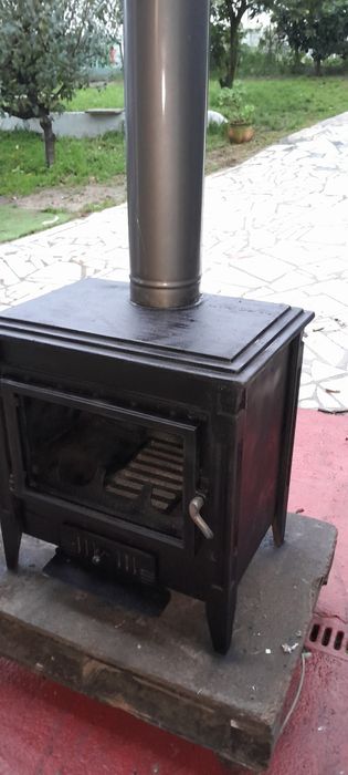 Salamandra 8 Kw  a lenha  como nova