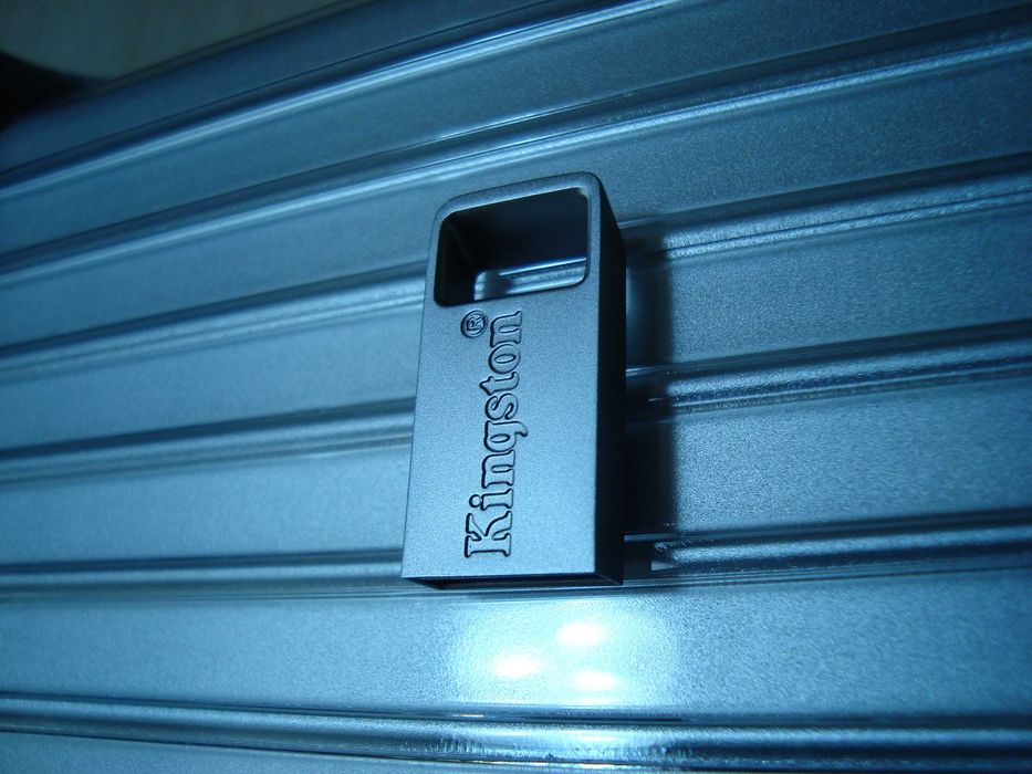 • DYSK 2TB｜Silicon Power® (Seagate) Aluminium + Pendrive 64GB Kingston