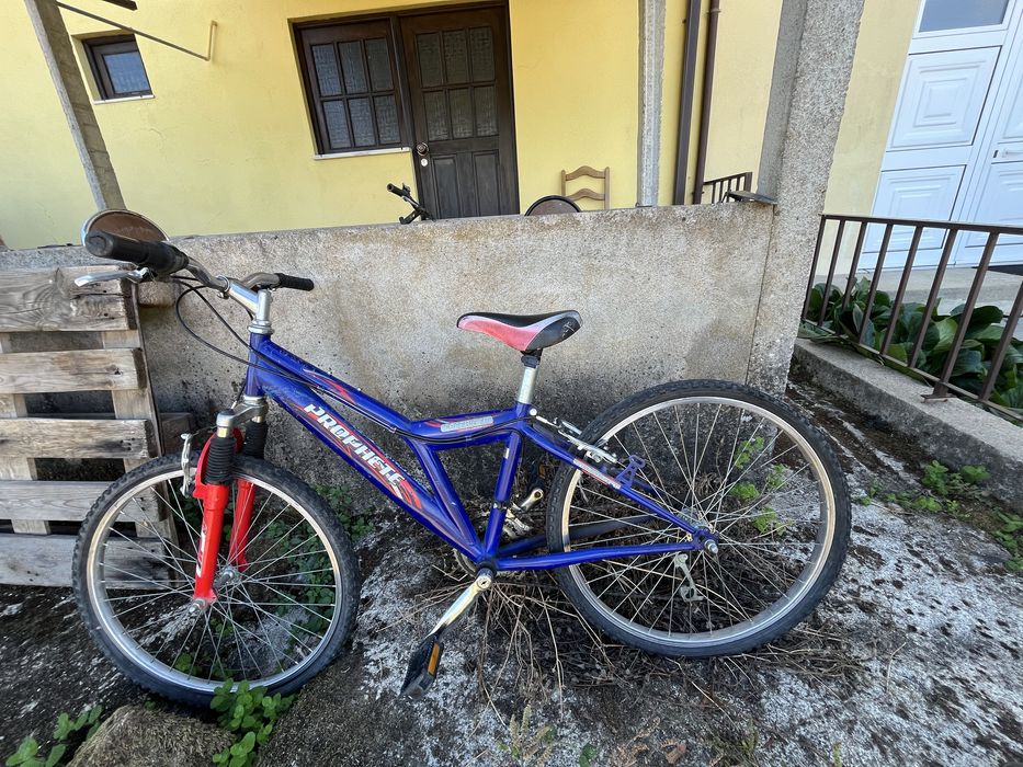 Bicicleta tamanho medio com mudancas