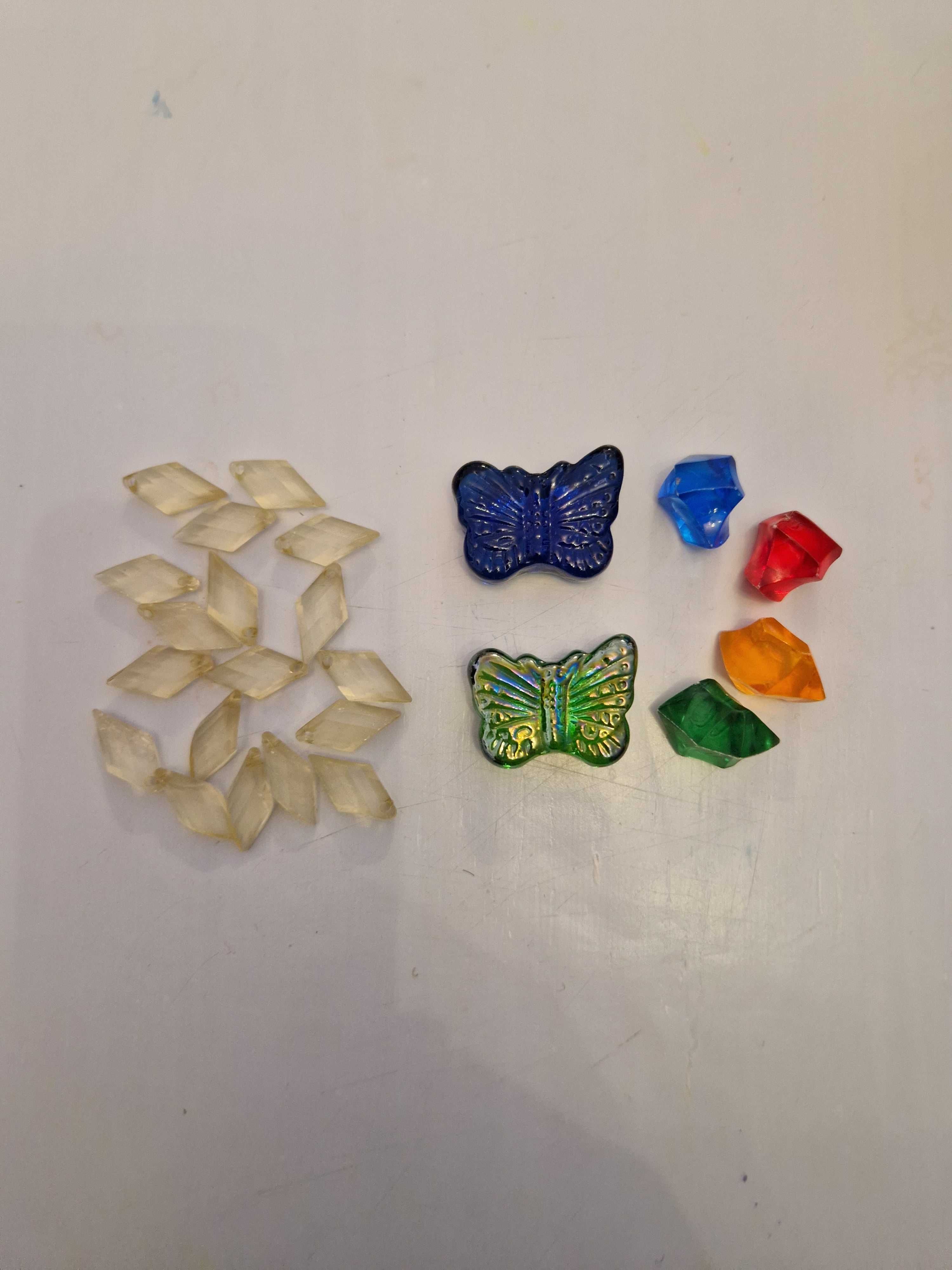 Камешки цветные из стекла и пластика