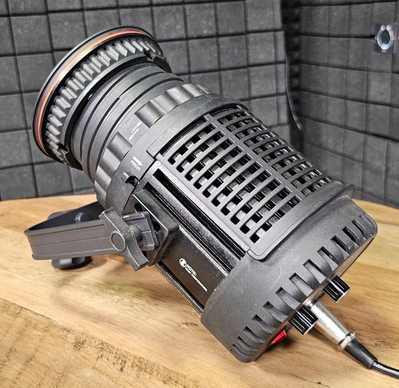 Лінза френелю Nanlite CN-60F LED Fresnel Light