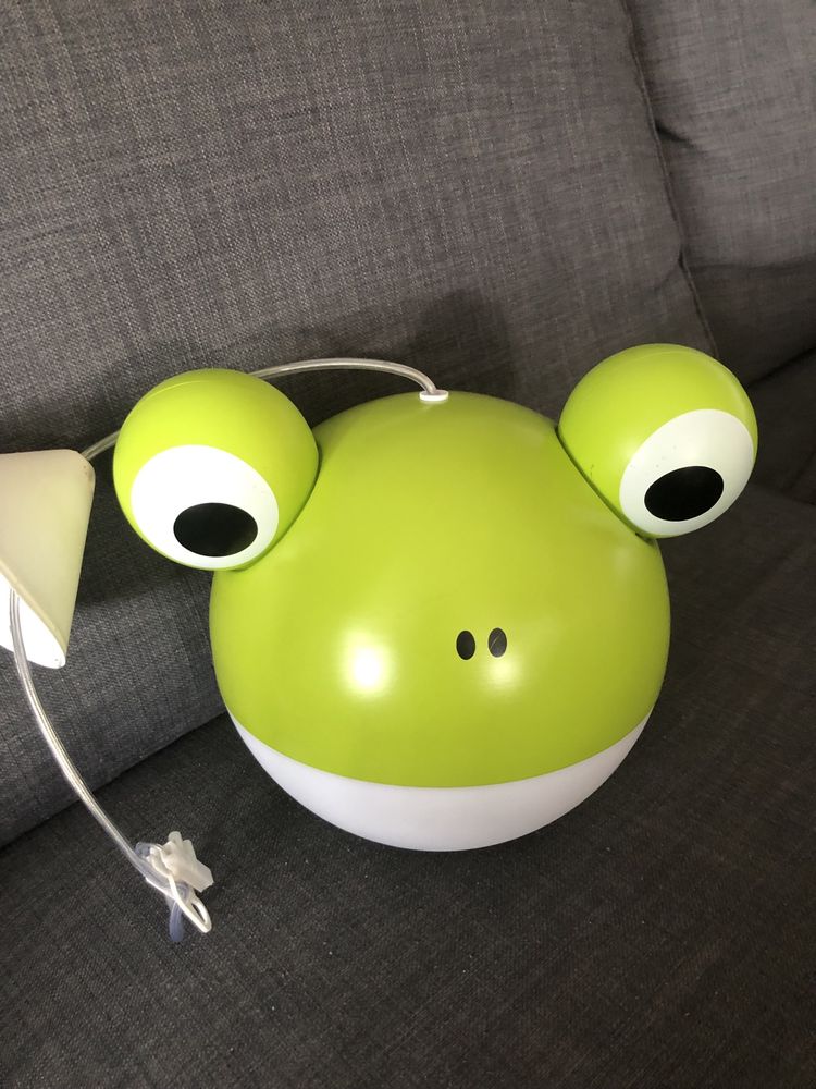 Lampa żaba do pokoju dziecięcego