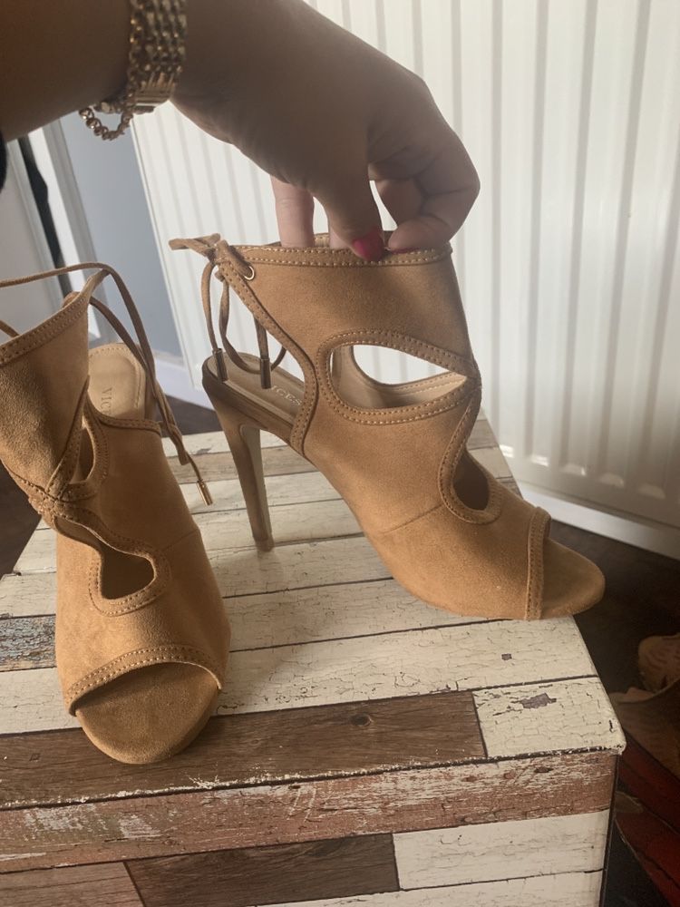 Buty zamszowe na szpilce rozm 37