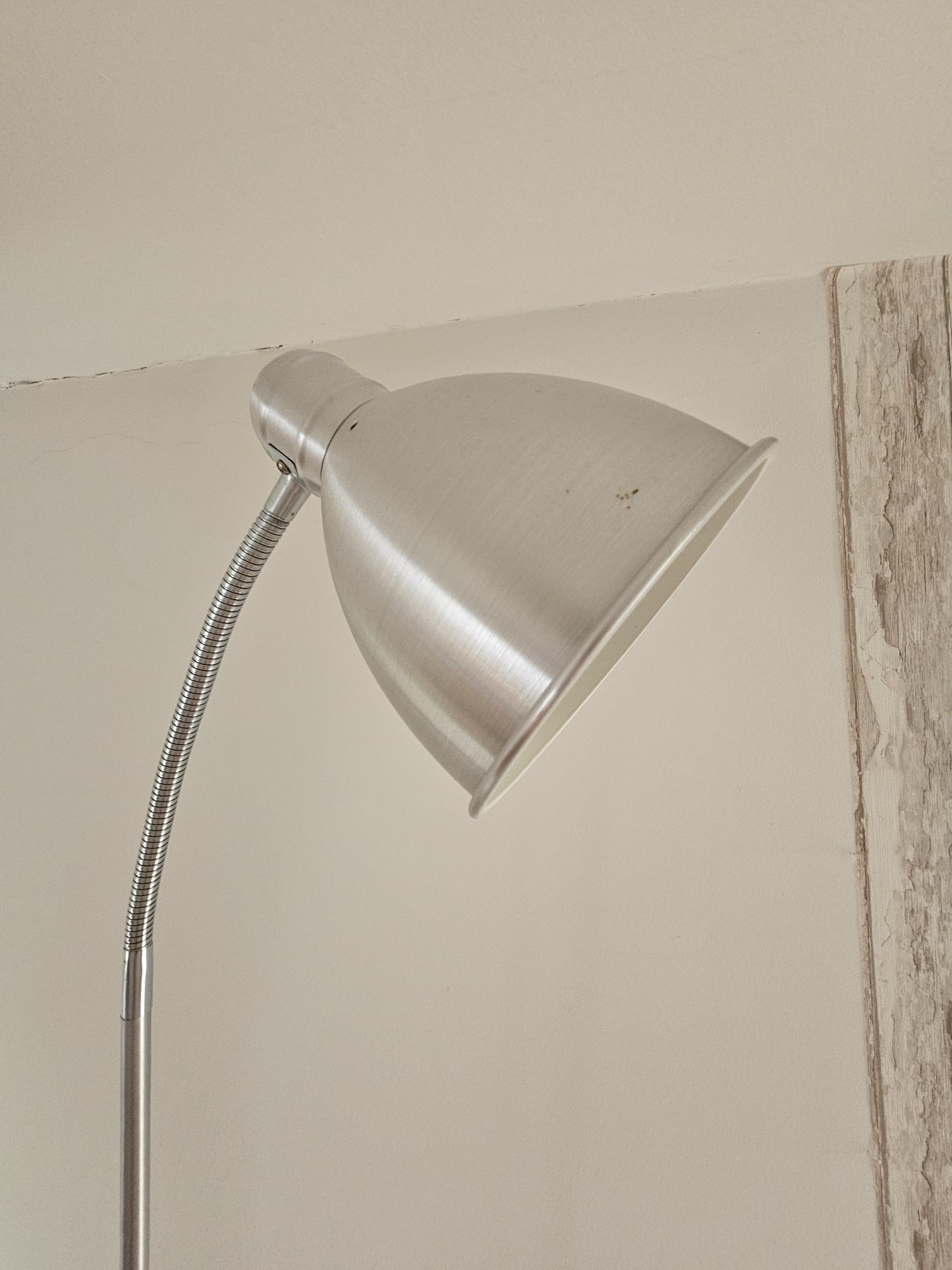 Lampa stojąca srebrna