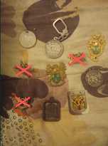 Medalhas e insígnias antigas militares e institucionais (9 peças)