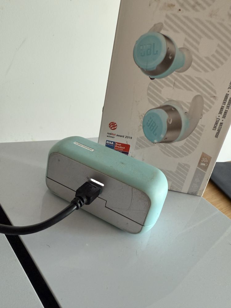 JBL Reflect Flow sprawne mało używane jedna mniej ladna