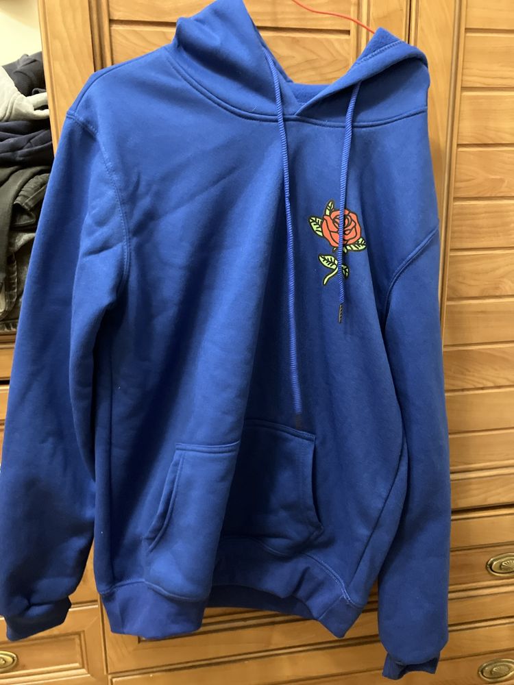 Bluza męska niebieska M fit S z kapturem i nadrukiem róży