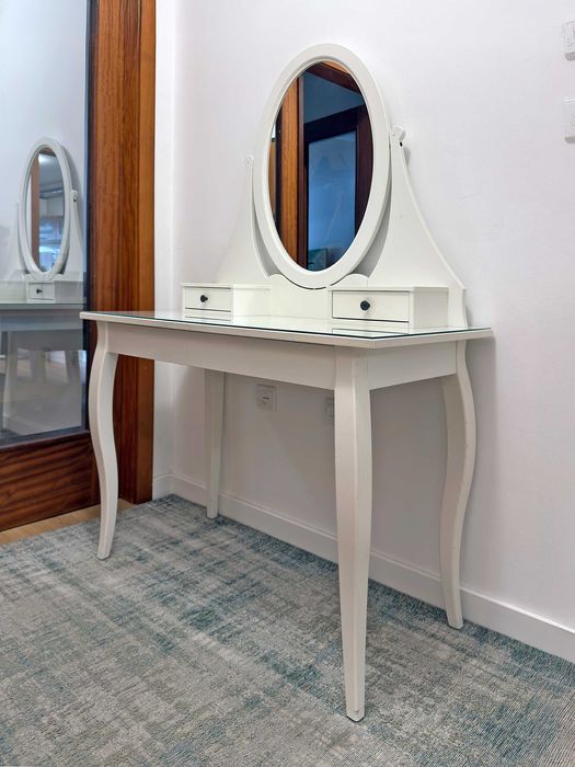 Toucador branco com espelho e tampo em vidro - Como novo