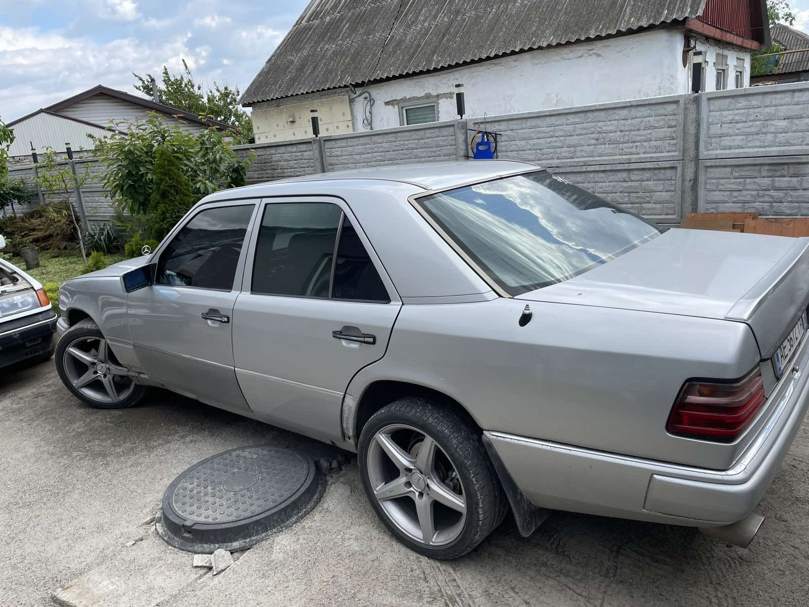 Продам E 124 W230