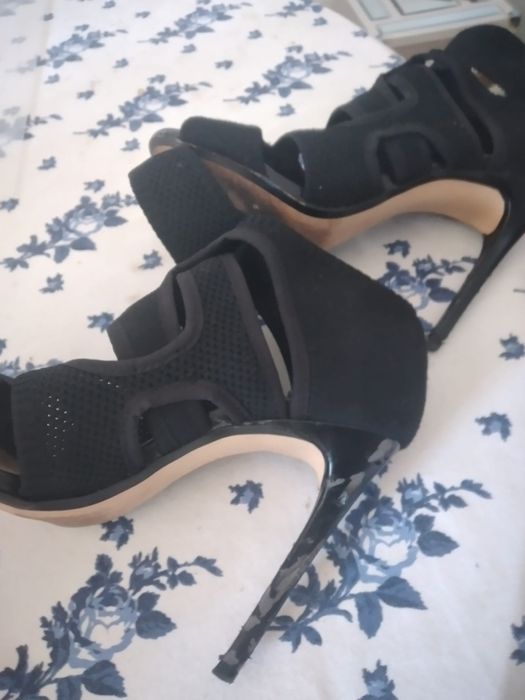 Sapato aberto salto alto tam.38