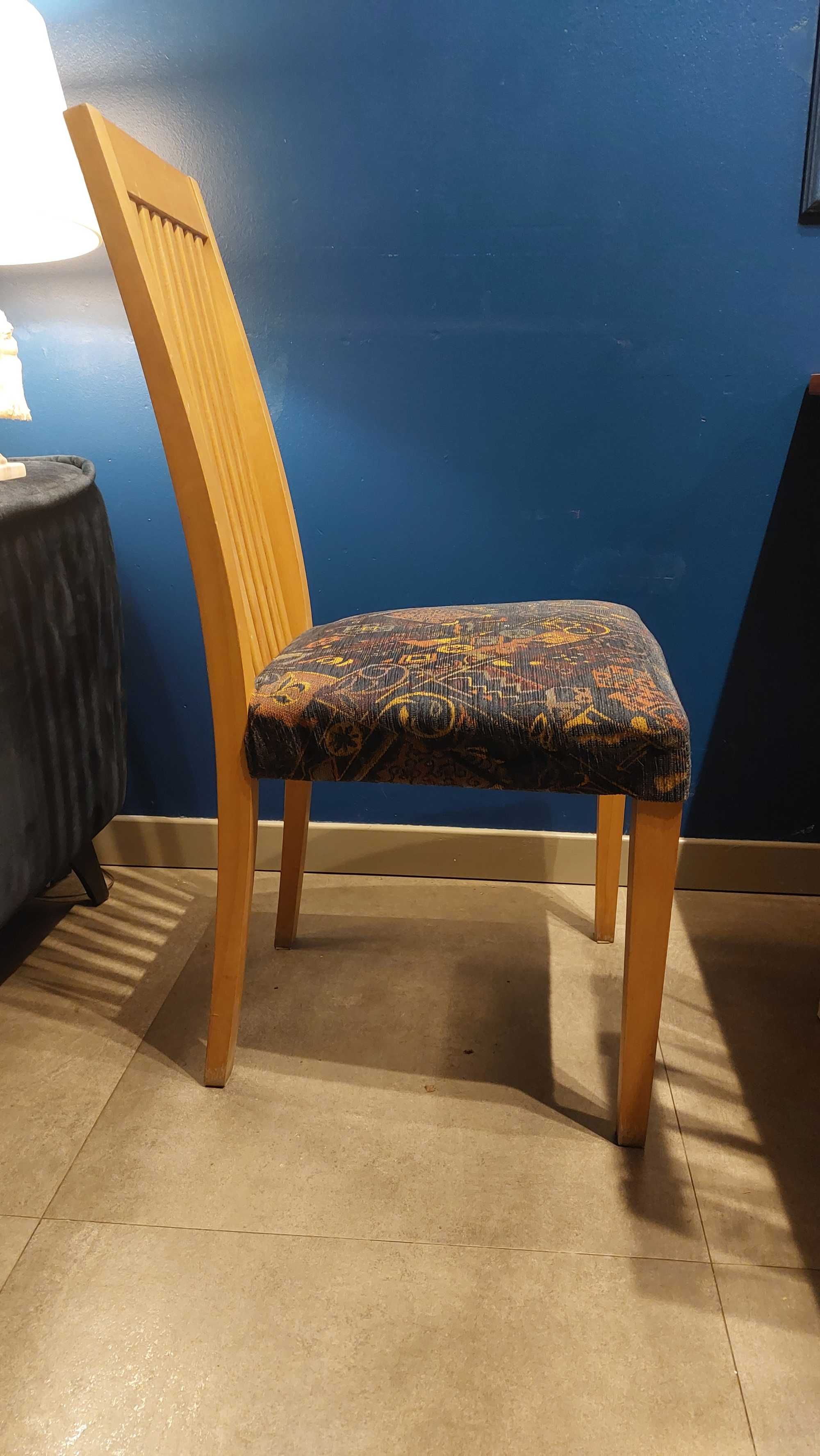 Krzesła drewniane, tapicerowane, niebieskie