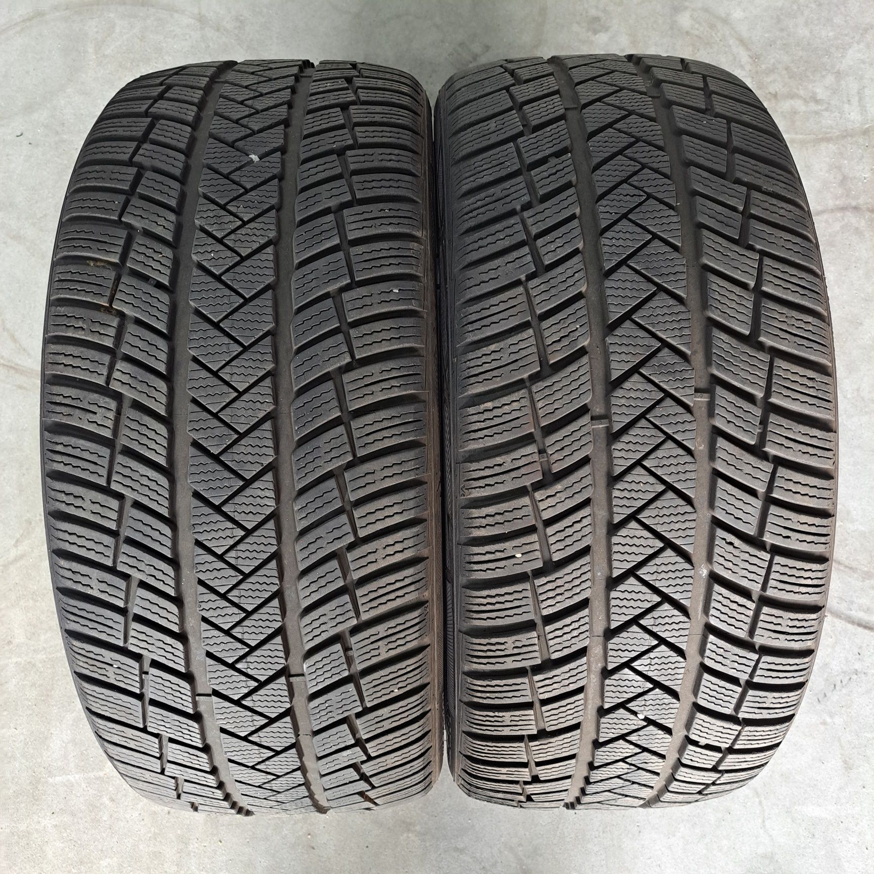2 pneus 245 40 R20 Vredestein
