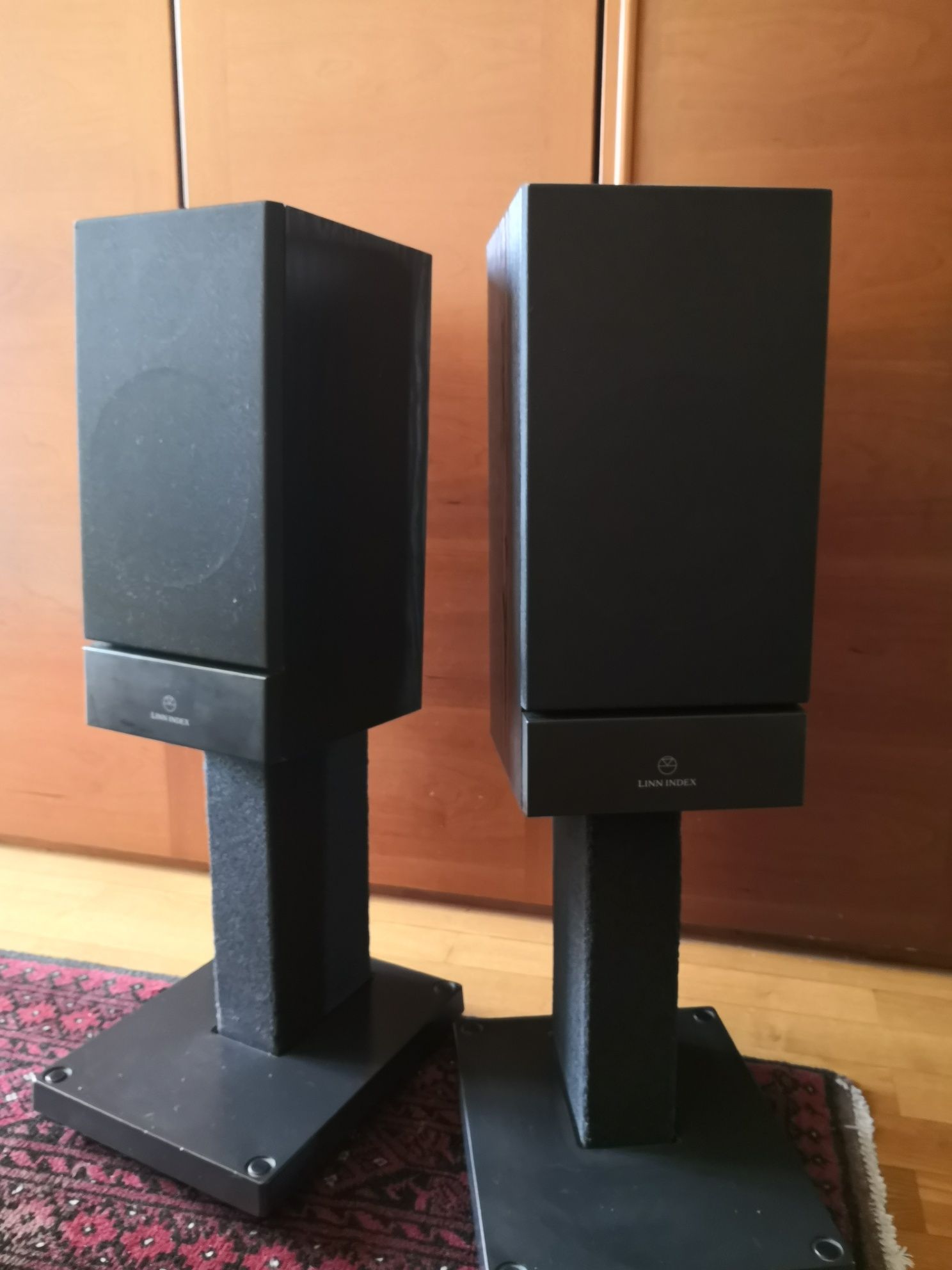 Linn Index MKII (LS-120) com suportes Ku Stone