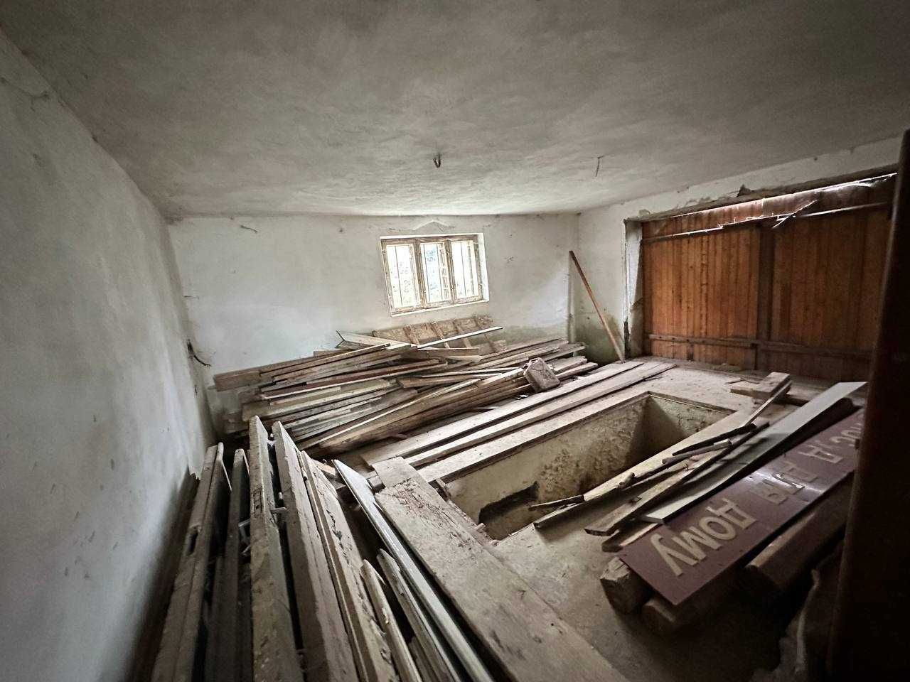 Продається будинок з ділянкою у смт.Меденичі
