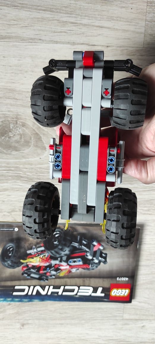 LEGO technic 42073 czerwona wyścigówka