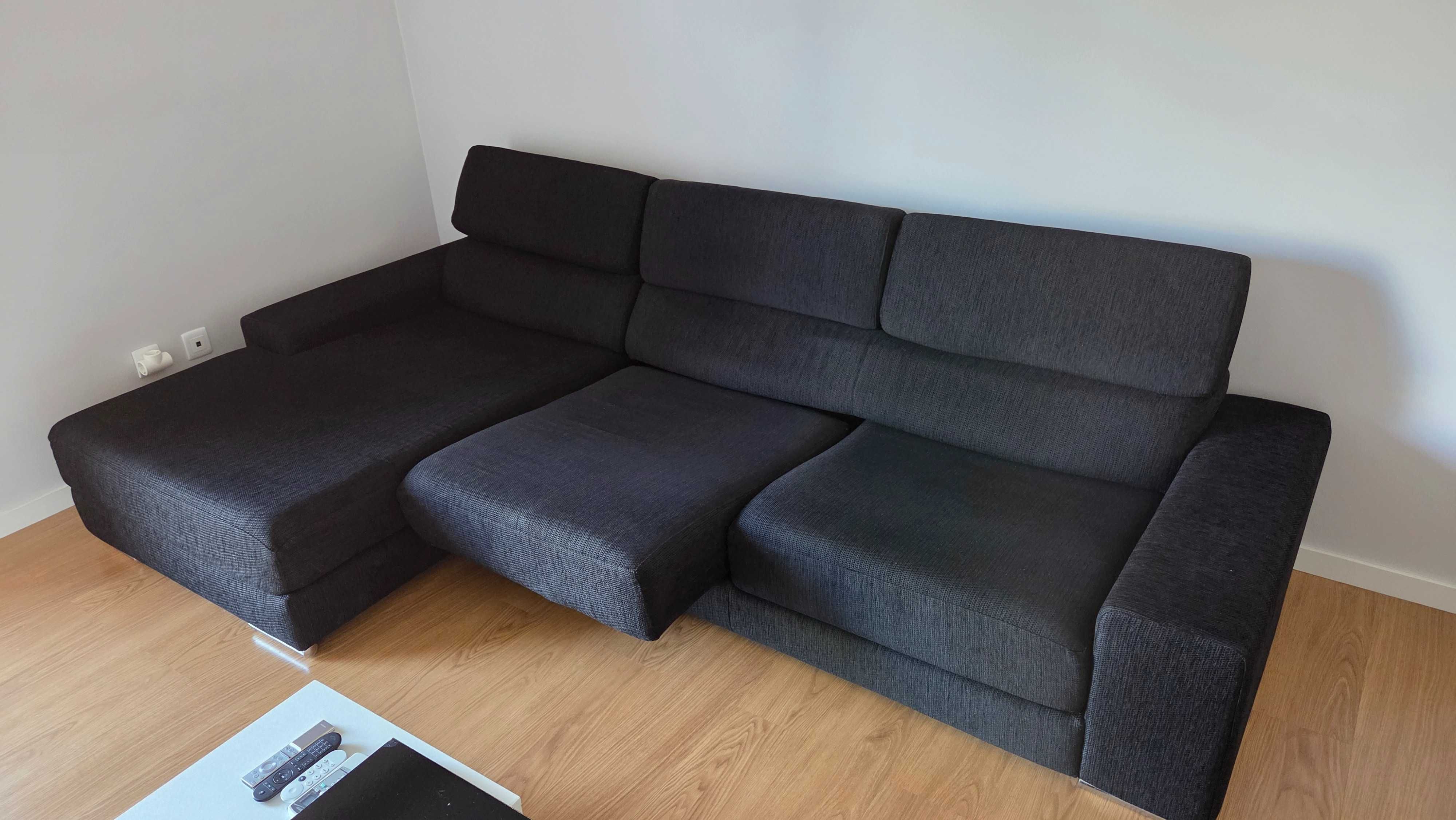 Sofá Chaise Longue e Assentos Extensíveis