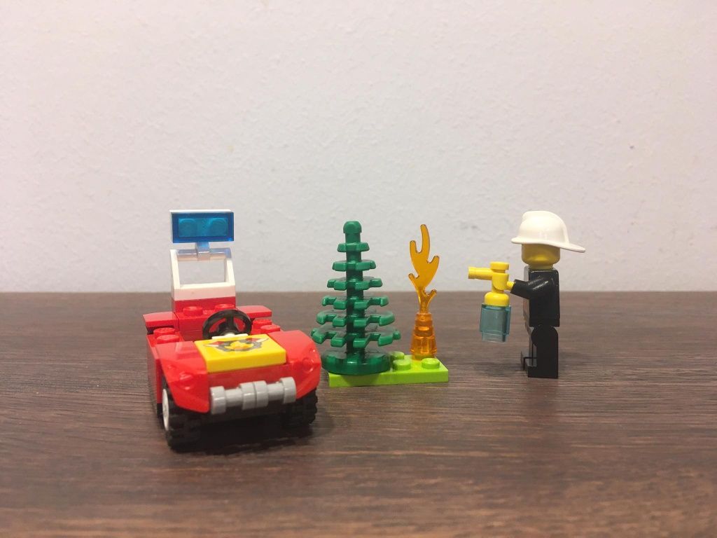 Lego Junior 30338 samochód strażacki i drzewo do gaszenia :)