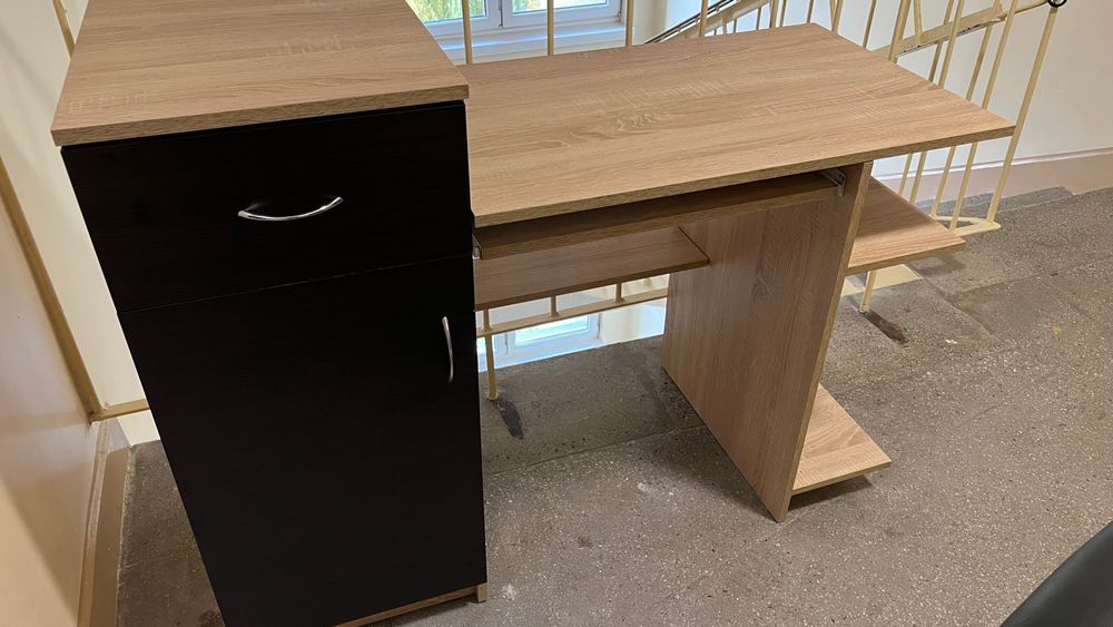 Biurko z szufladą, kredensem oraz miejscem na desktopa