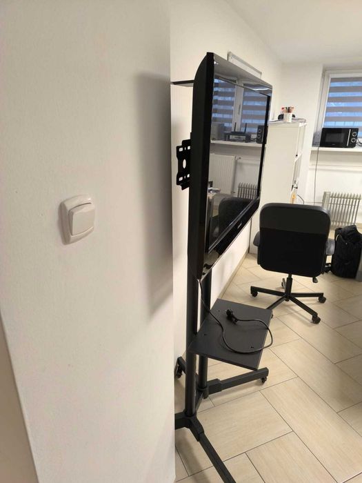 Telewizor Samsung z pilotem