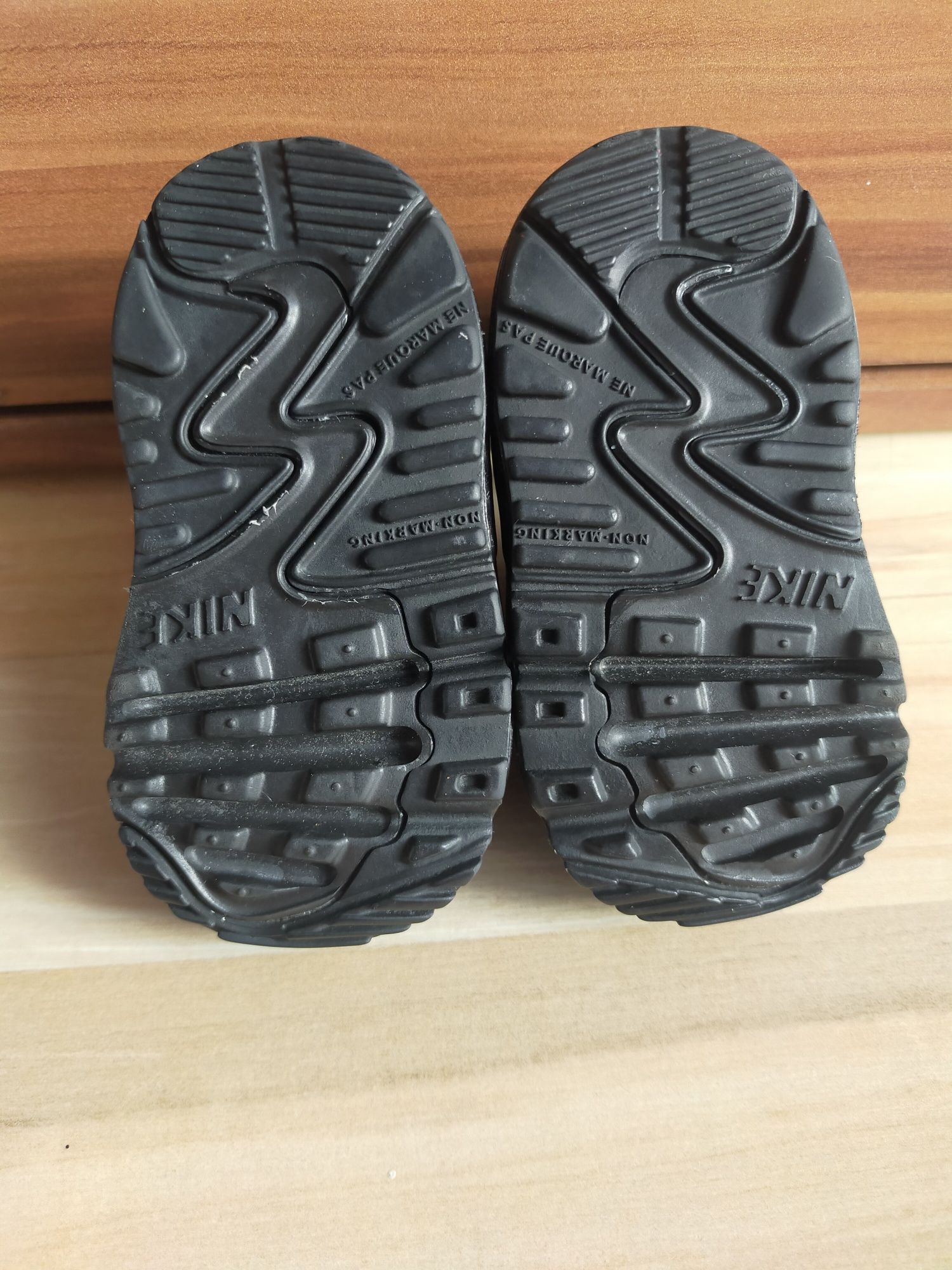 Buty dziecięce Nike Air Max 90 - rozmiar 17, wkładka 8 cm.