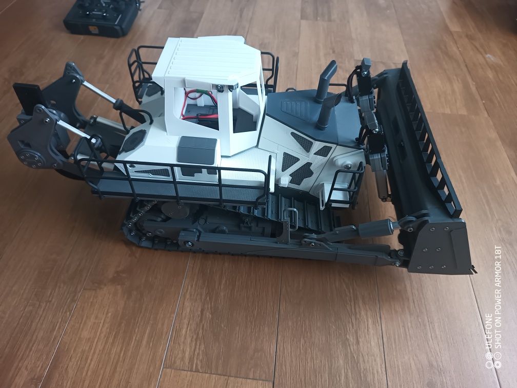 Model RC 1:14 liebherr 776 buldożer