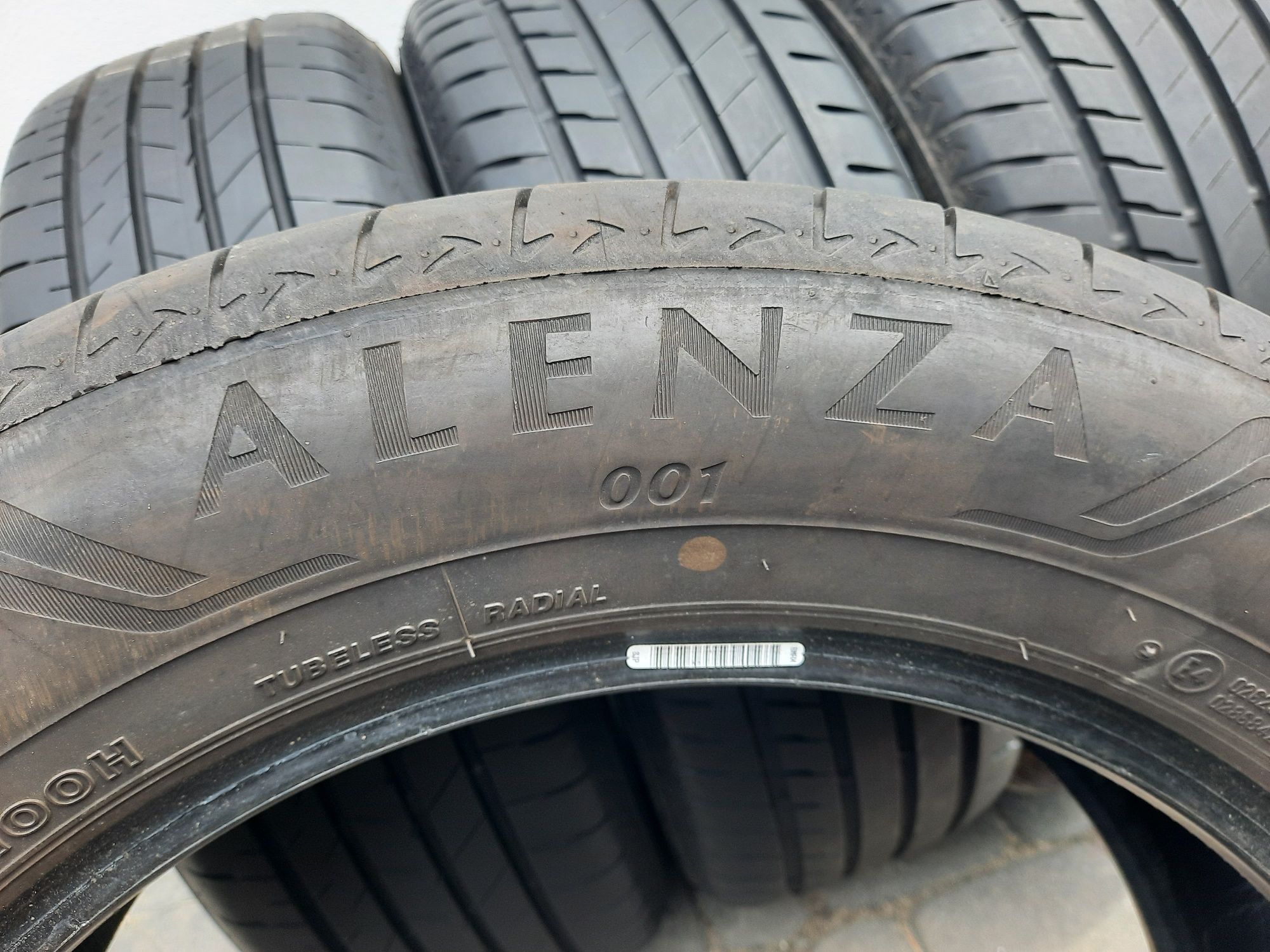 4 opony 225/60 R18 Bridgestone Alenza 001