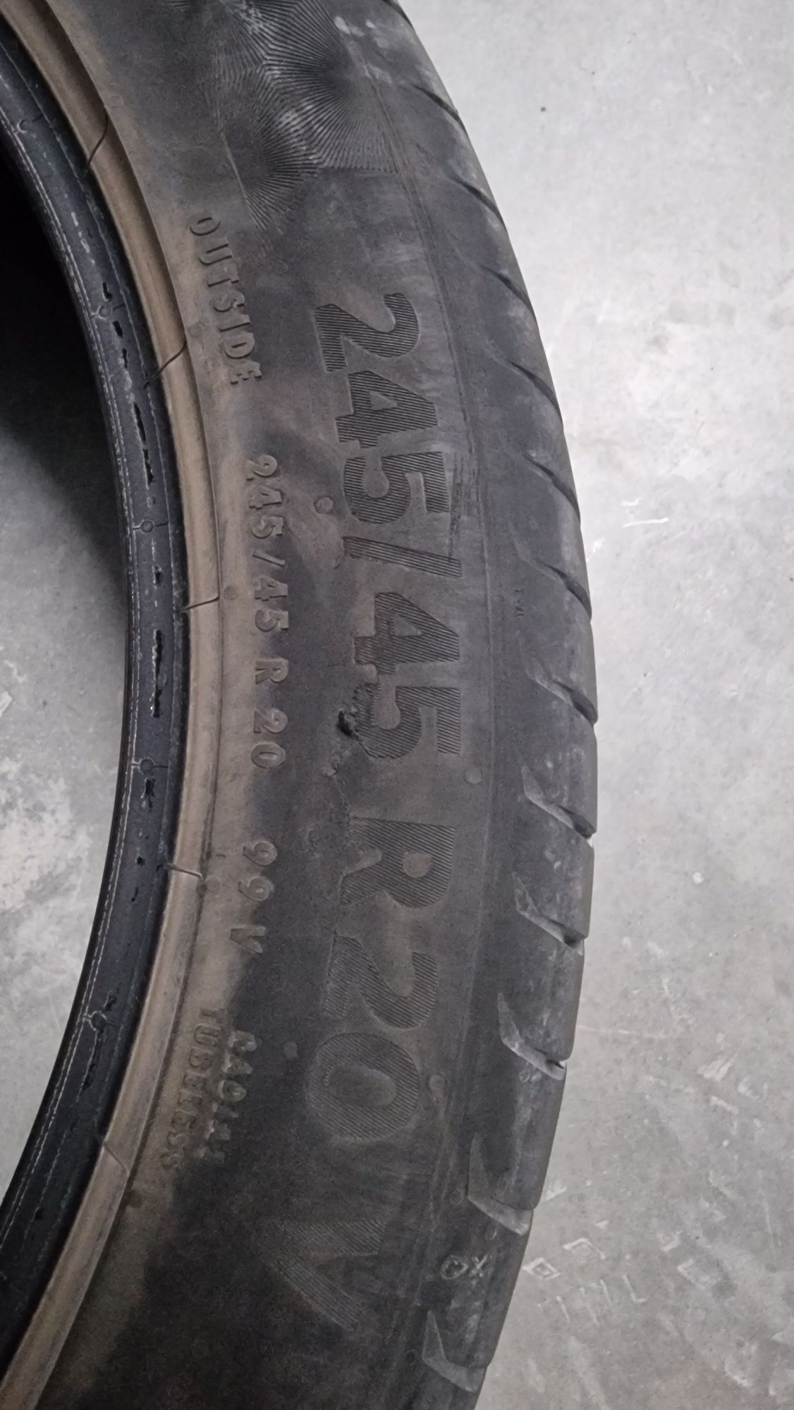 Pneus Continental 245/45 R20