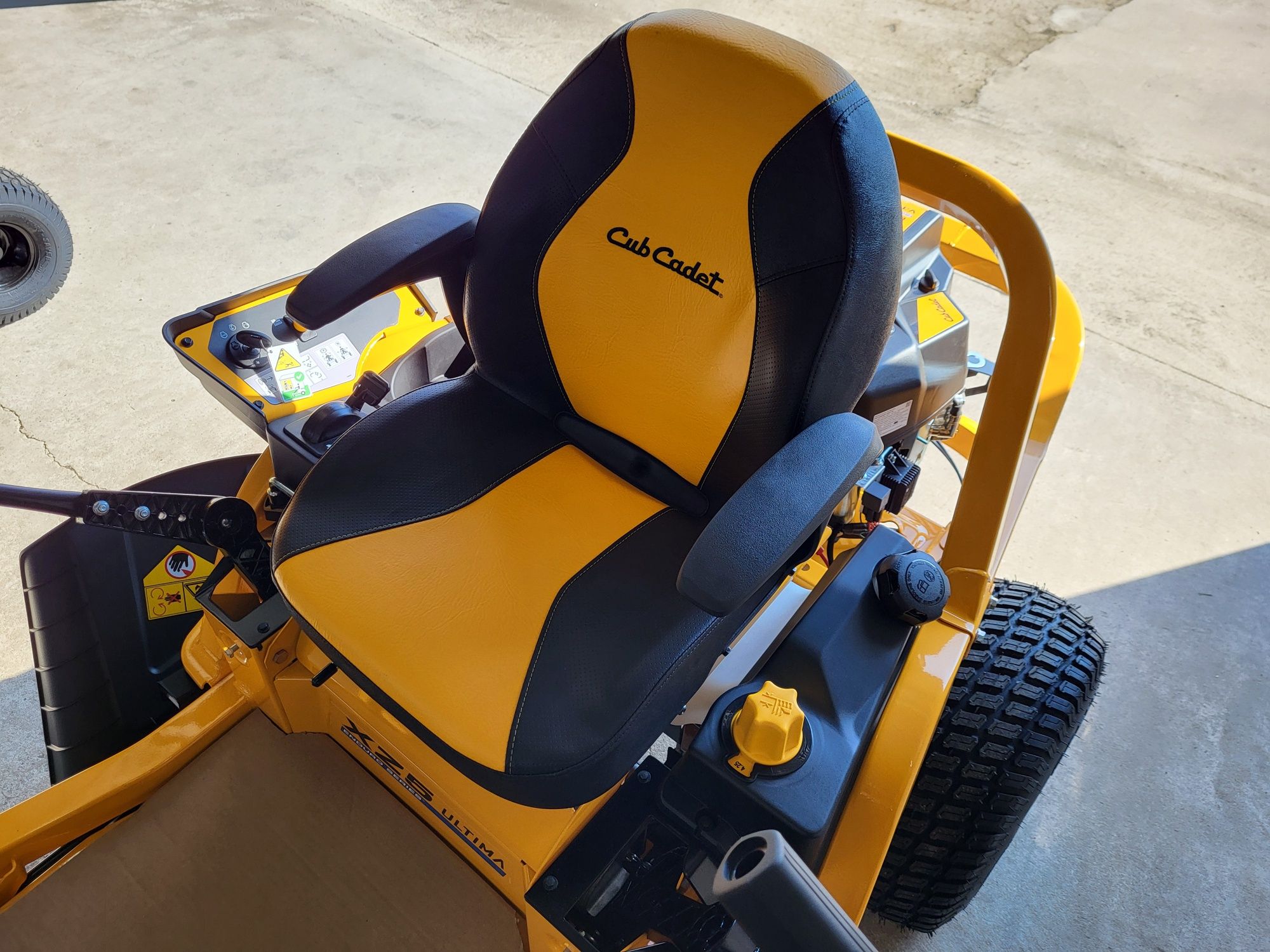 CUB CADET Zero-Turn XZ5 L107 22KM V-Twin traktorek kosiarka