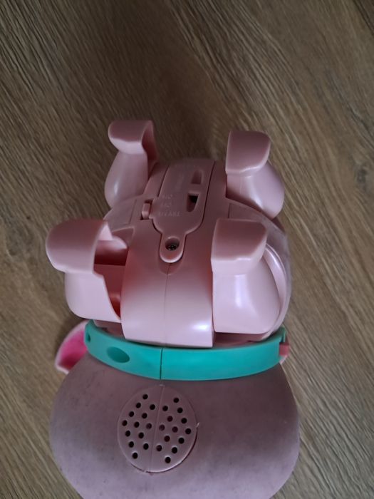 Interaktywna świnka LITTLE LIVE PETS PIGGLY chodziI tańczy