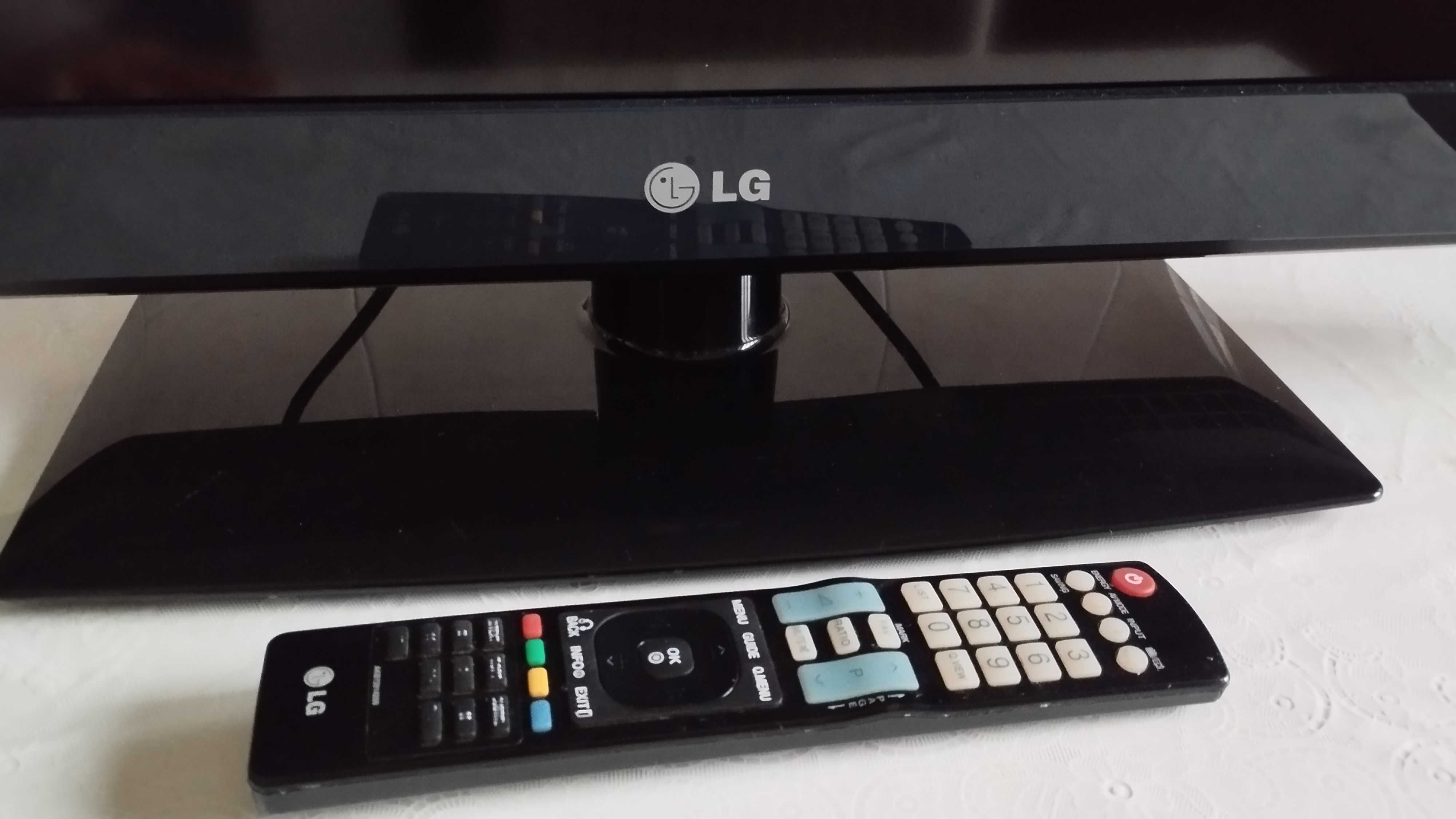 A televisão liga depois de aquecer, precisa de arranjo